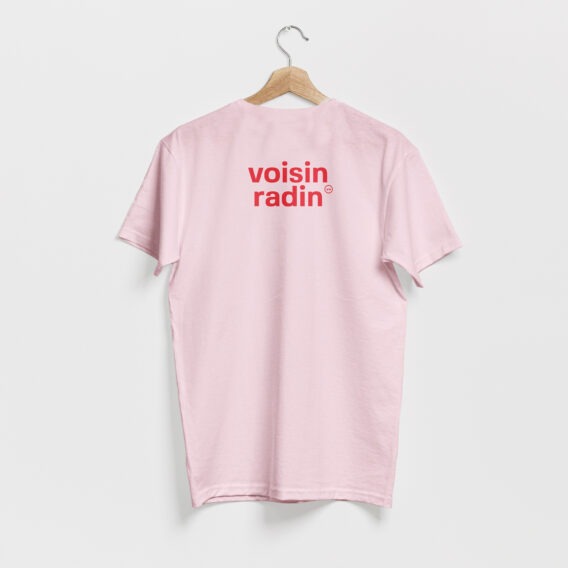 T-shirt rose, avec le texte voisin radin en rouge, de vilains-voisins imprimerie et studio de design graphique à Rethel, dans les Ardennes.