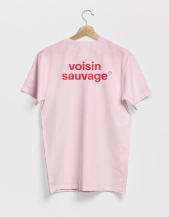 T-shirt rose, avec le texte voisin sauvage en rouge, de vilains-voisins imprimerie et studio de design graphique à Rethel, dans les Ardennes.