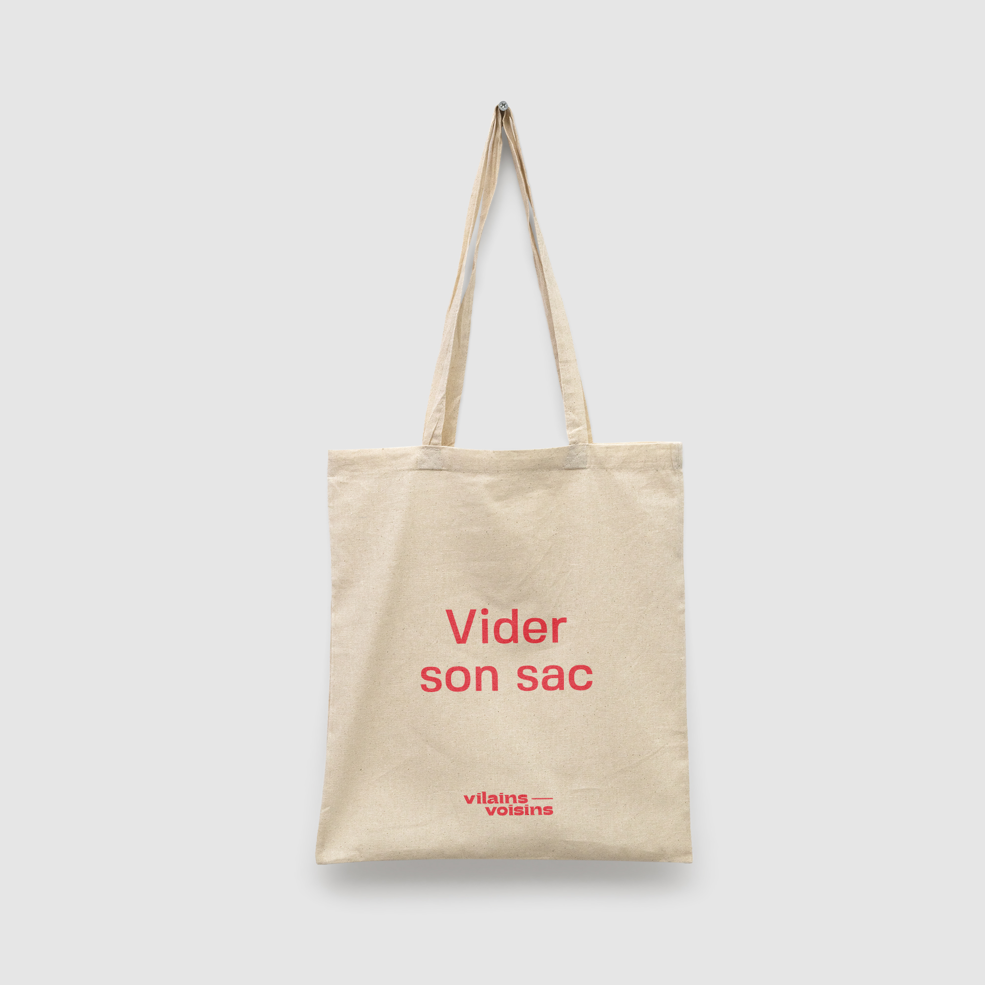 Tote bag naturel, avec le texte vider son sac en rouge, de vilains-voisins imprimerie et studio de design graphique à Rethel, dans les Ardennes.